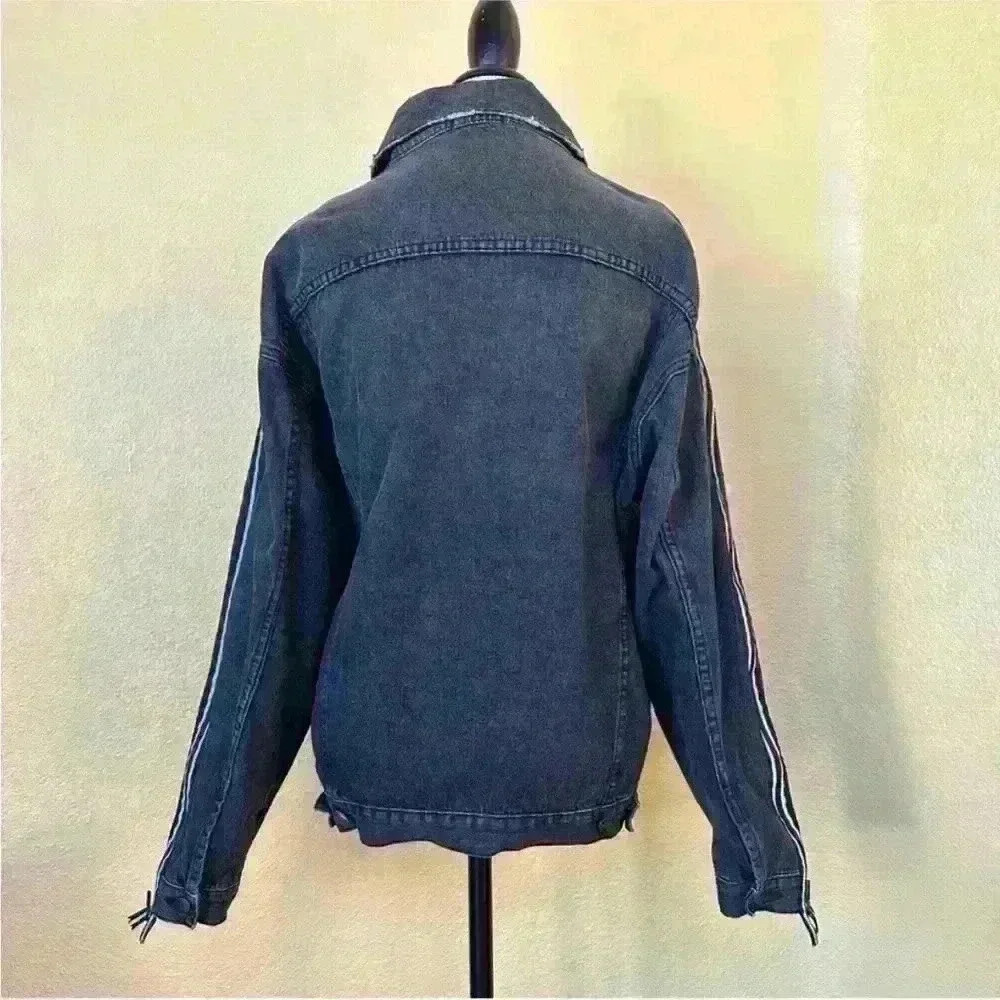 Carmar Men's Distressed Gray/ Black Jean Jacket
With Zippers Size Small EUC! - Picture 3 of 12